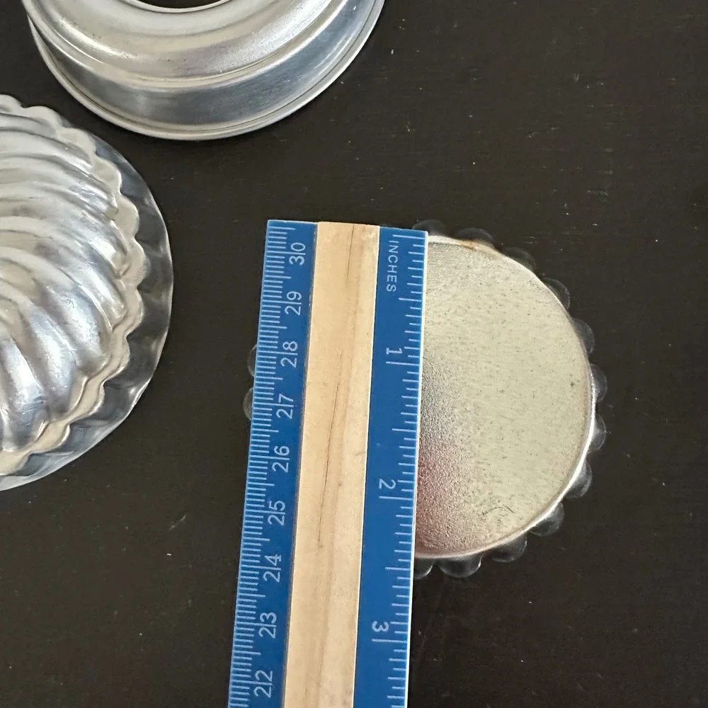 Unbranded vintage aluminum